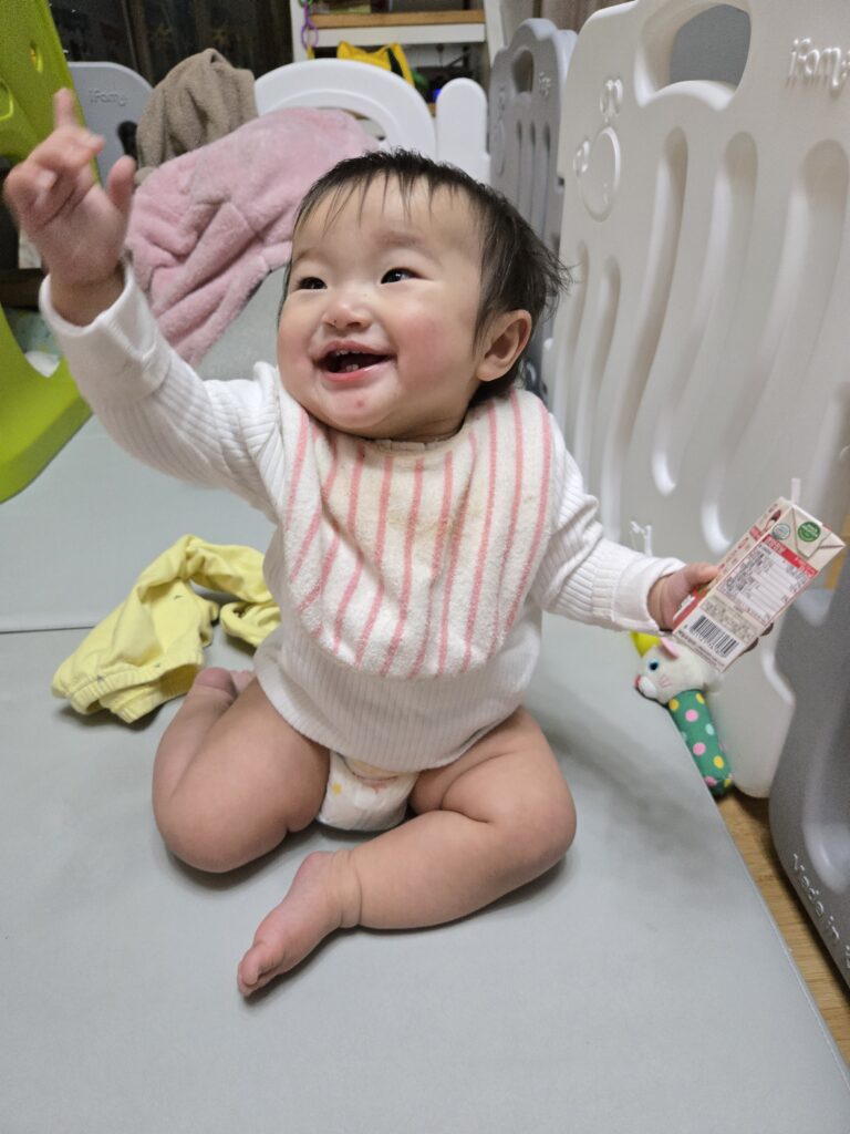 요미요미 주스와 함께하는 아기 간식 시간