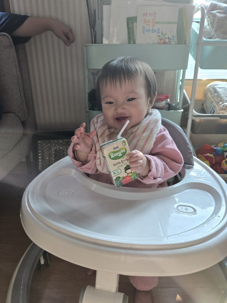 요미요미 주스를 먹는 장면