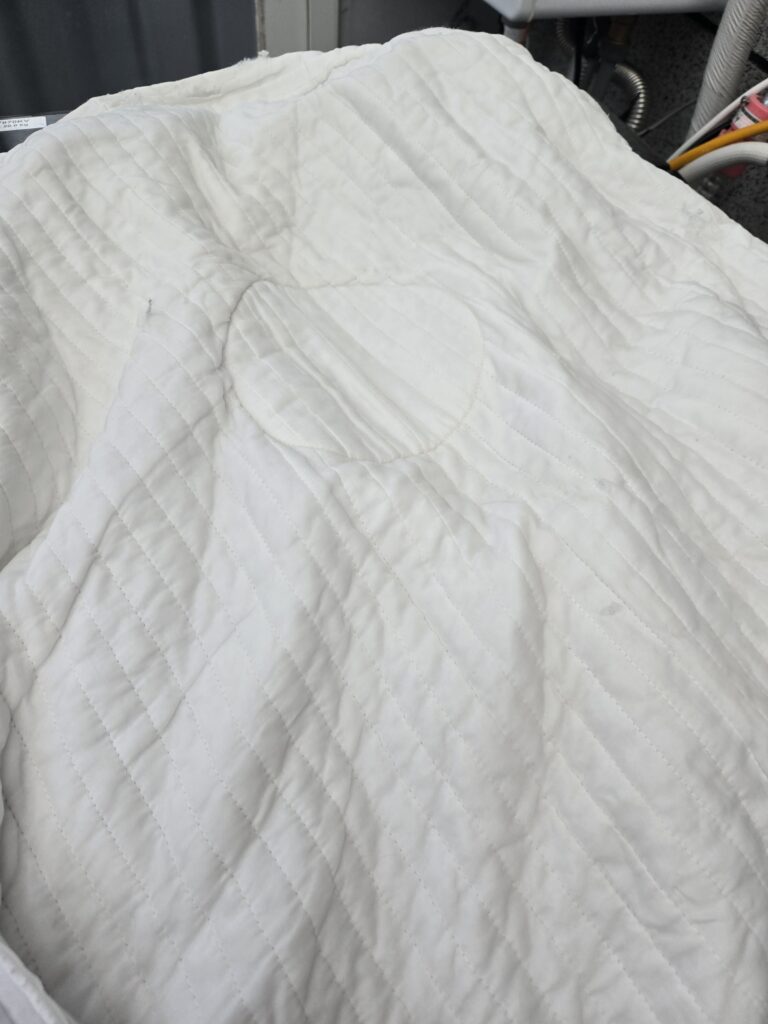 마이비 얼룩제거제 사용 후 깨끗해진 방석 after 사진