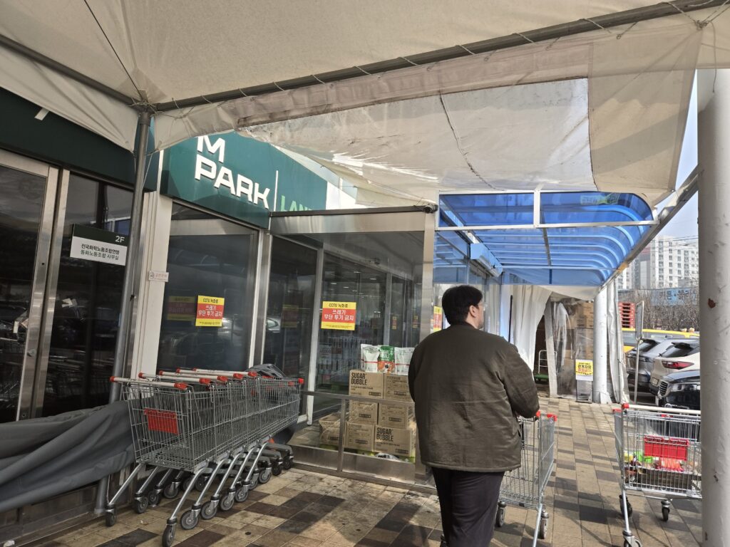 인천 서구 아울렛 추천 매장 와이케이쇼핑아울렛 외부 전경