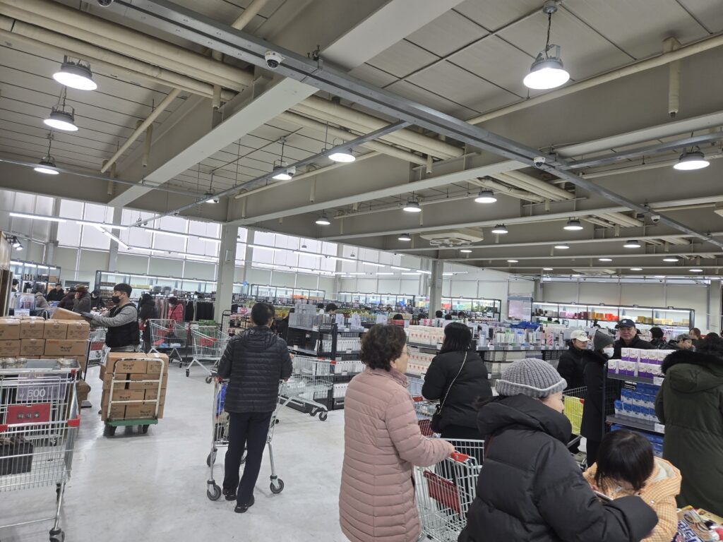 인천 아울렛 쇼핑 공간 와이케이쇼핑아울렛 전경