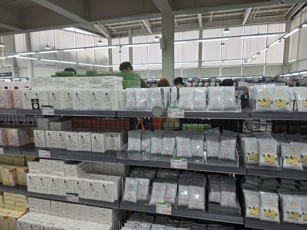 와이케이쇼핑아울렛 여성 의류 할인 코너