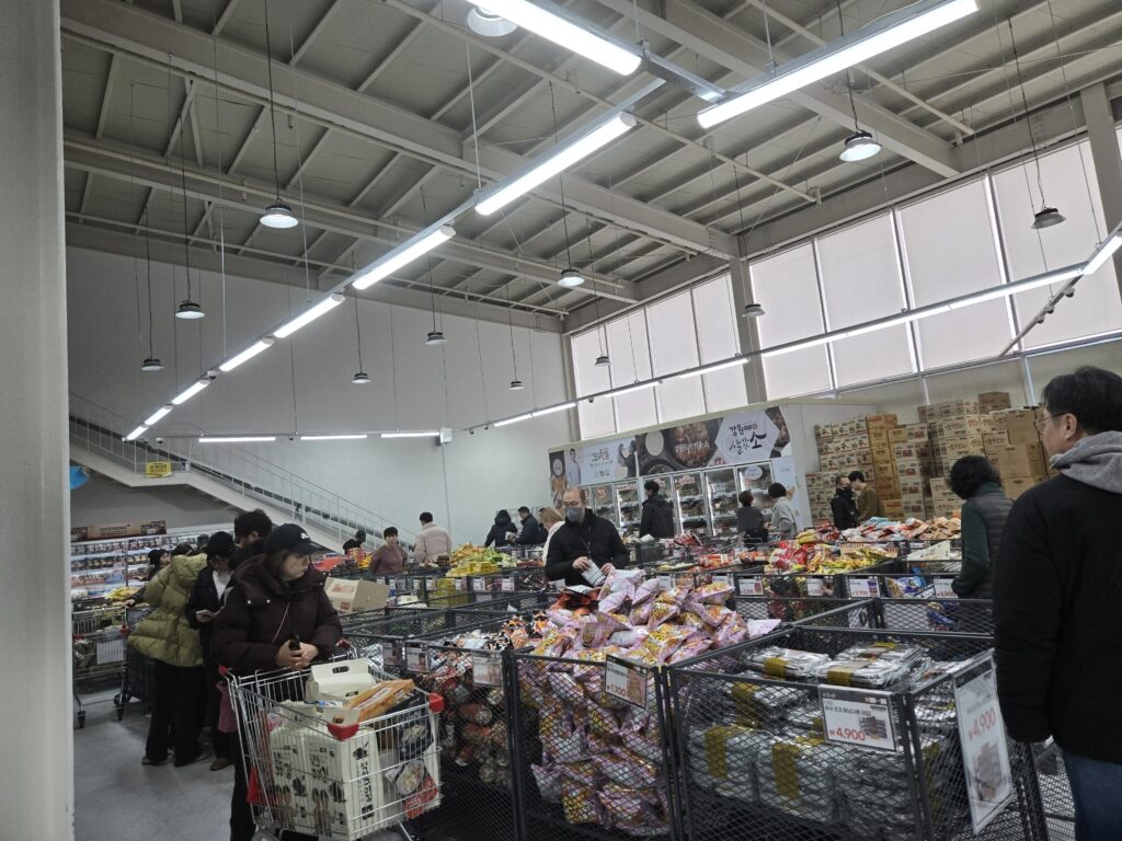 인천 가성비 쇼핑 매장 와이케이쇼핑아울렛 하의 코너