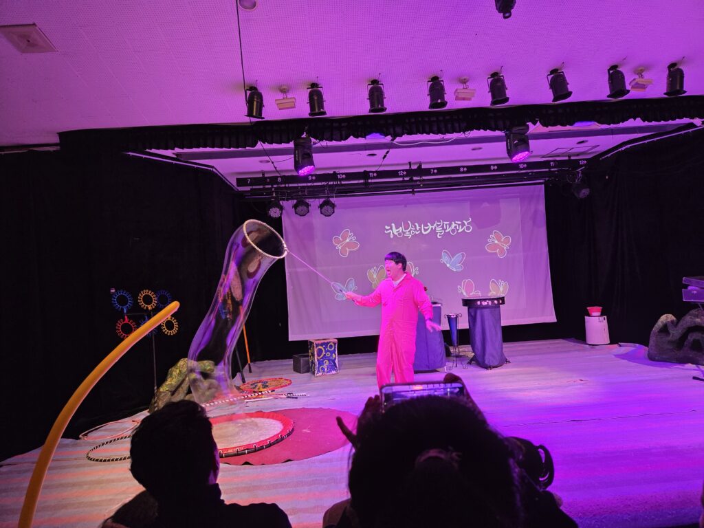 대전가족공연 행복한버블팡팡 버블 퍼포먼스 장면