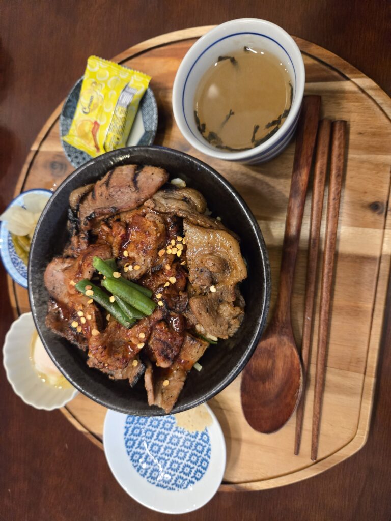 둔산동 몽상 점심 메뉴 매콤 양념 부타동