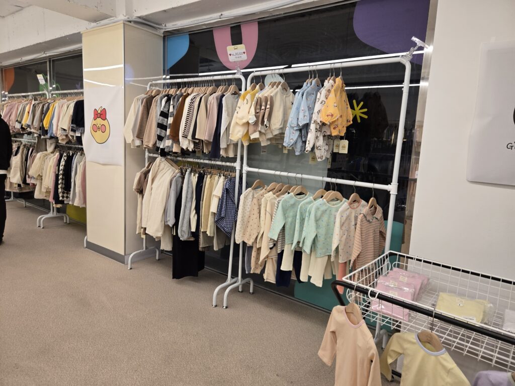 대전 아이옷 매장 그라운드덕 대전 의류 진열