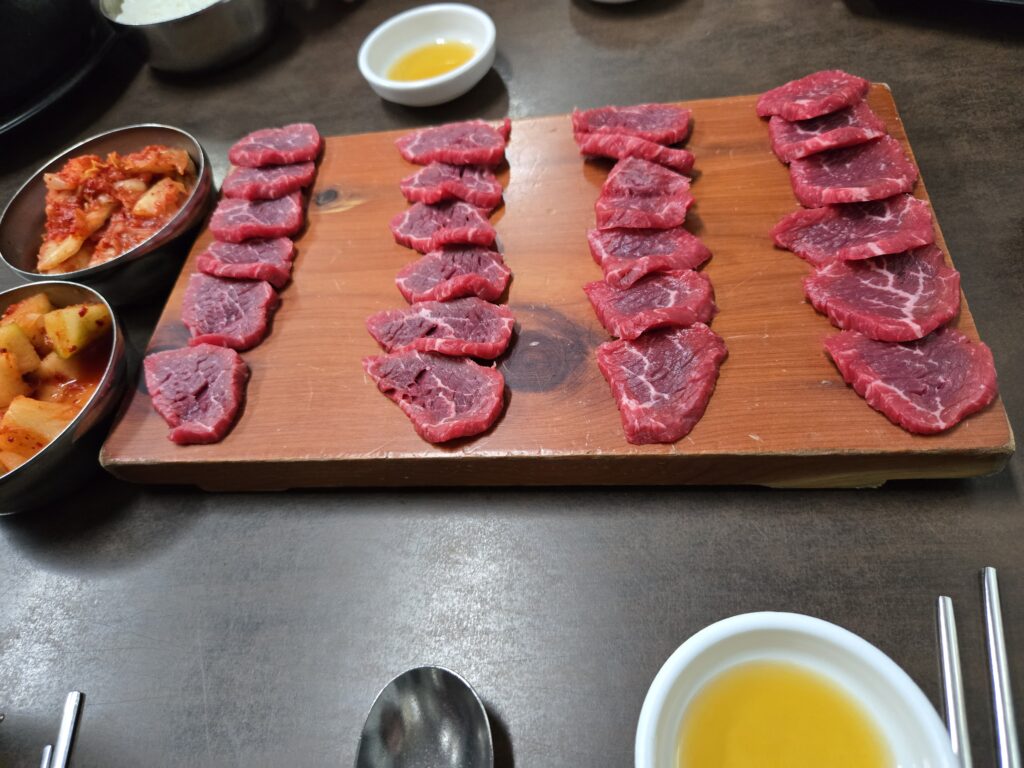 태평소국밥 유성점 육사시미 150g 신선한 소고기