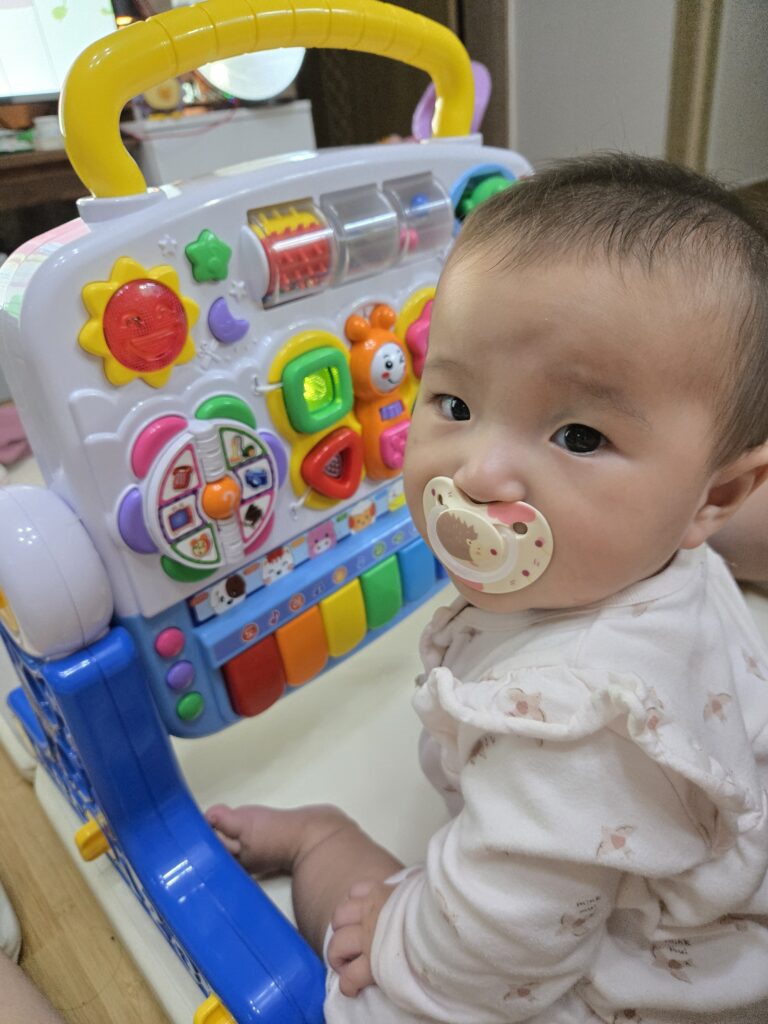 쪽쪽이 사용하는 아기 일상