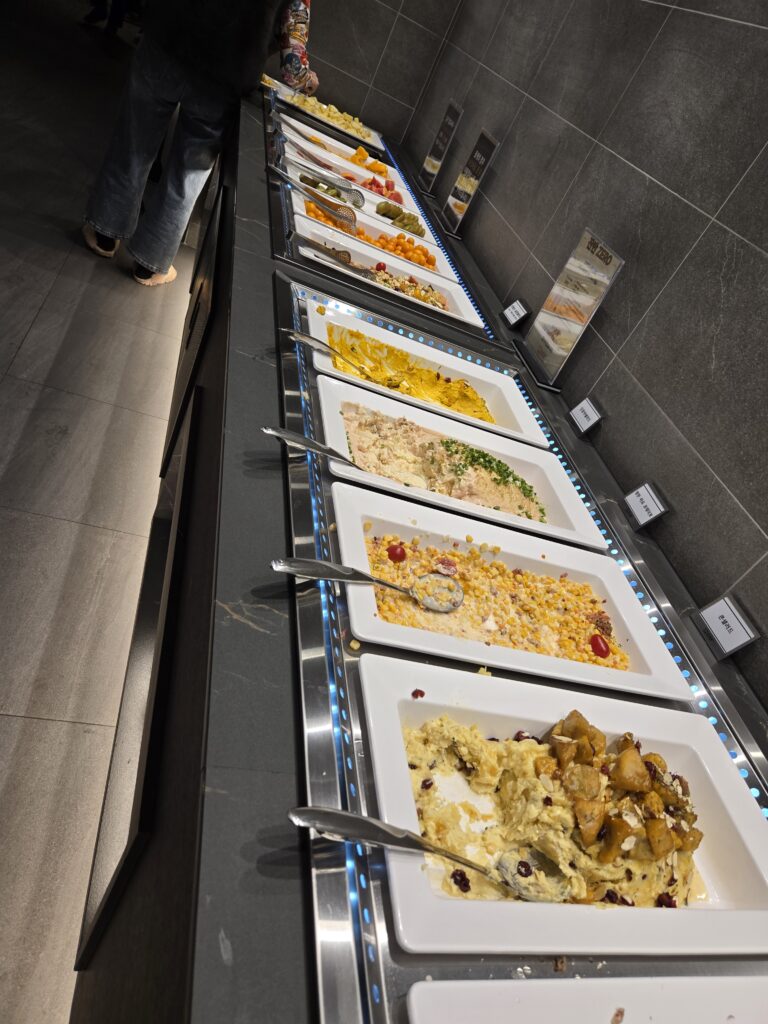 둔산동 고메스퀘어 음식 셀프바 전경