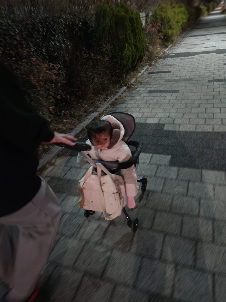 육아 일상 속 유아 트라이크 사용 모습