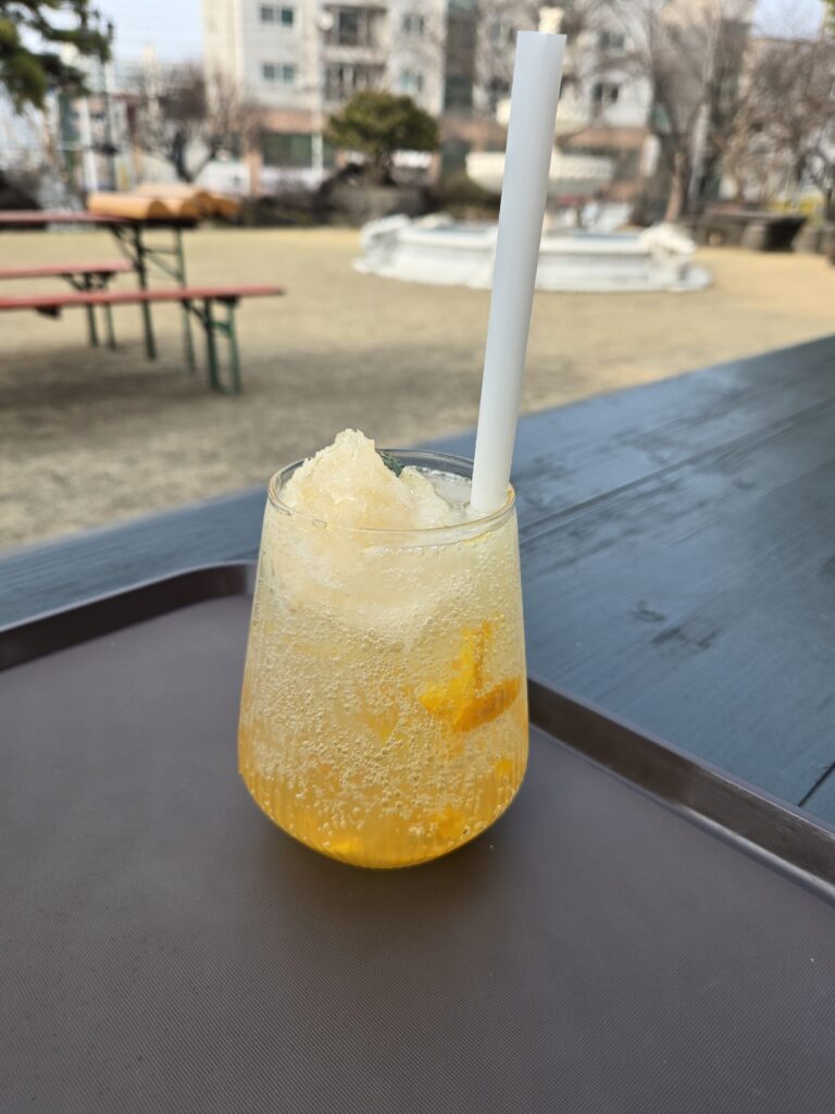 더노은로 제주뎅 유자꿀배 에이드 비주얼