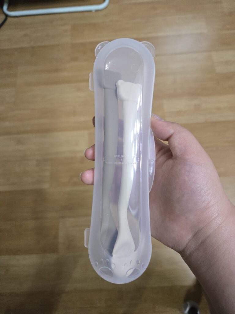 아띠래빗 아기곰 실리콘 곡선형 이유식 스푼 제품 모습