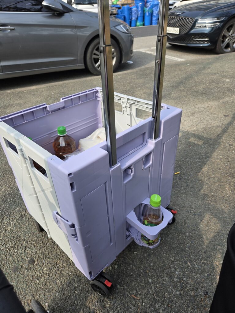 다양한 짐을 담은 랄라 폴딩카트 활용 예시