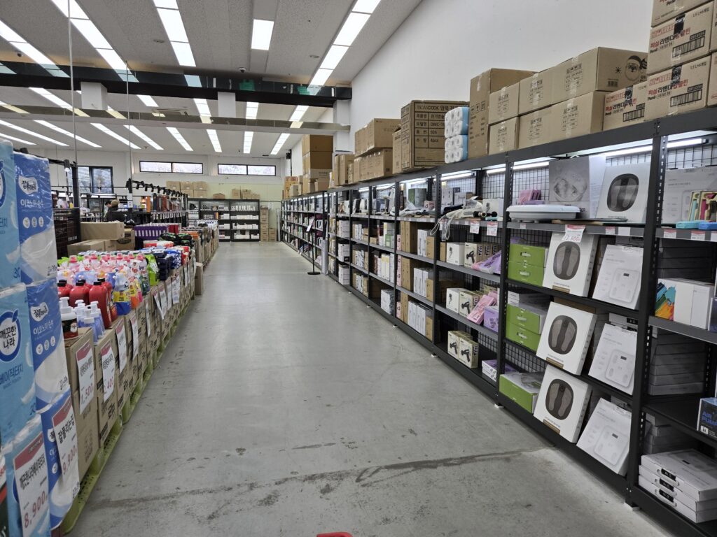 디데이산타 매장 내부 전체 모습