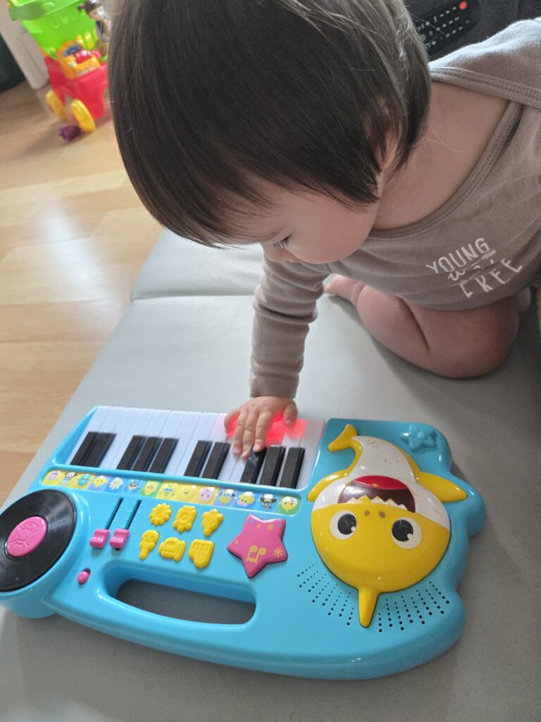 아기 피아노 장난감 색감 디자인
