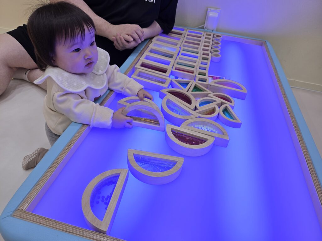 부모와 아이가 함께 이용하는 장난감도서관