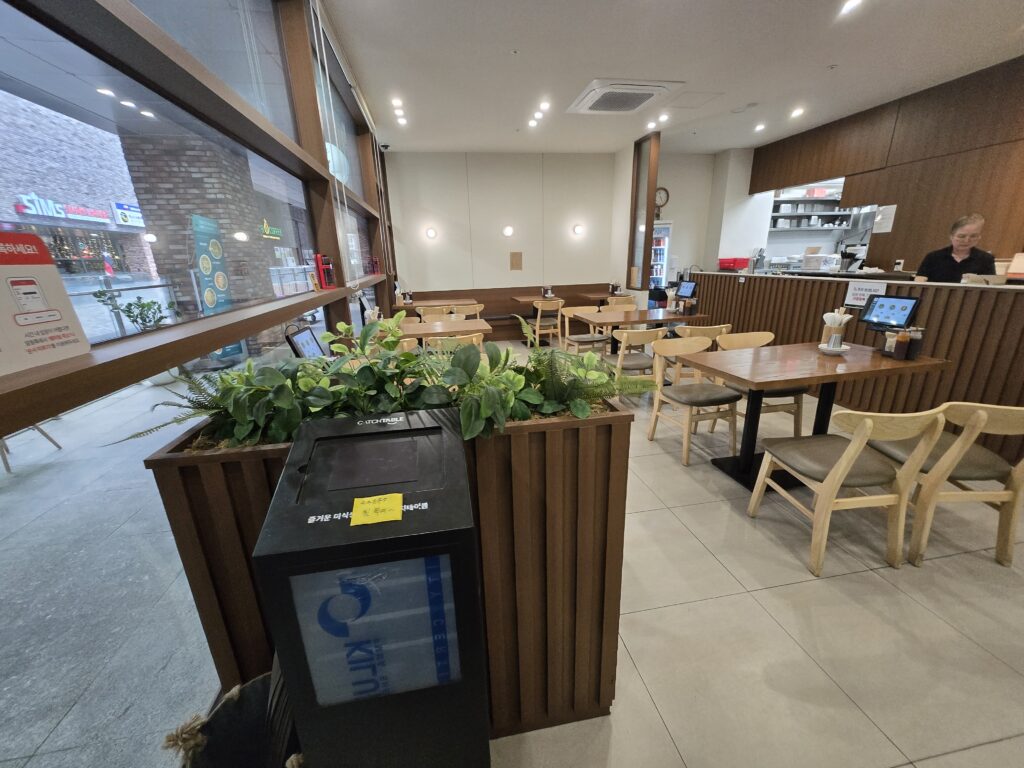 포레스트오늘숲 대전도룡점 깔끔하고 자연적인 인테리어